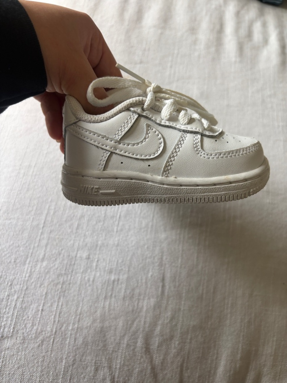 Nike Kids White Low-Top Sneaker - Clean Lace-Up Style